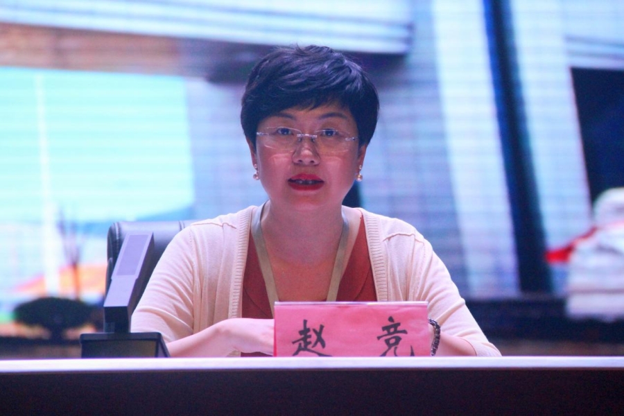 弦歌不輟育桃李，奮楫揚(yáng)帆啟新程 湖南幼專2025級(jí)新生開啟人工智能應(yīng)用軟件學(xué)習(xí)之旅